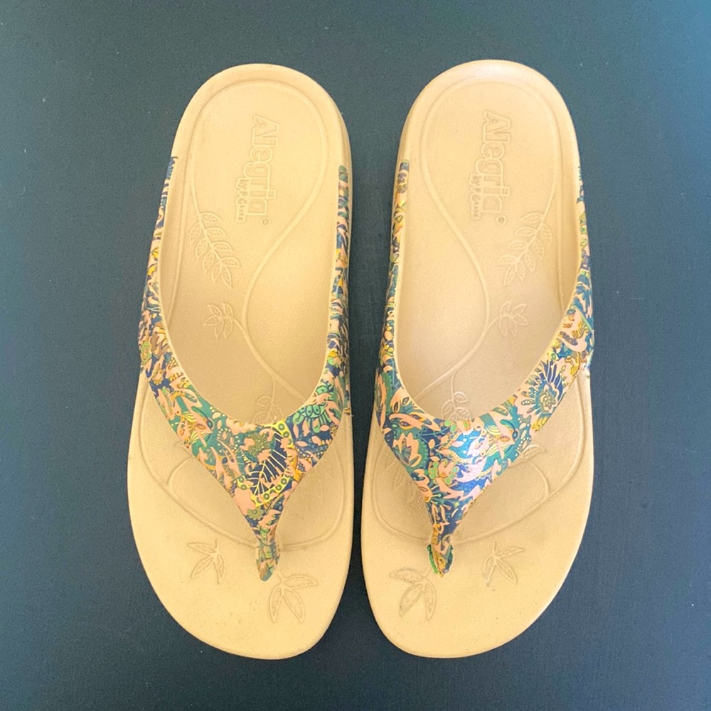 Alegria flip flops Size 37 tan with floral print